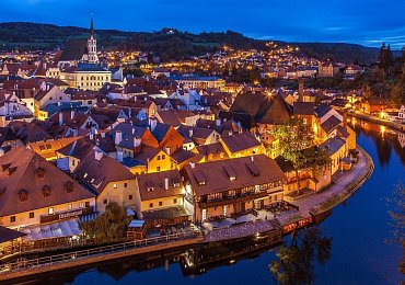 Vánoční čas na jihu Čech rozzáří množství světýlek. Sváteční atmosféra oživí Zoo v Hluboké nad Vltavou i Český Krumlov