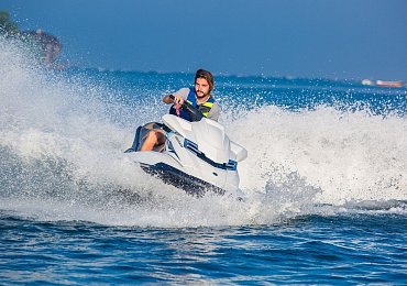Chorvatsko ve stylu Jamese Bonda aneb vodní lyže, wakeboarding i jachta